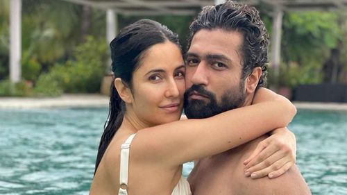 Katrina-Vicky’s New York Vacay Is All About Sugar Rush & Mushy Hugs